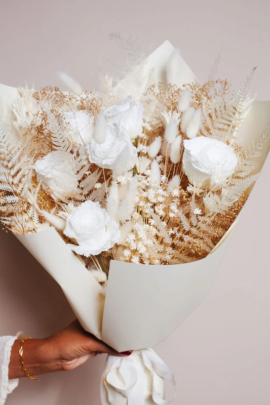 The Snow Bouquet in 4 Sizes - Size:Statement Bouquet