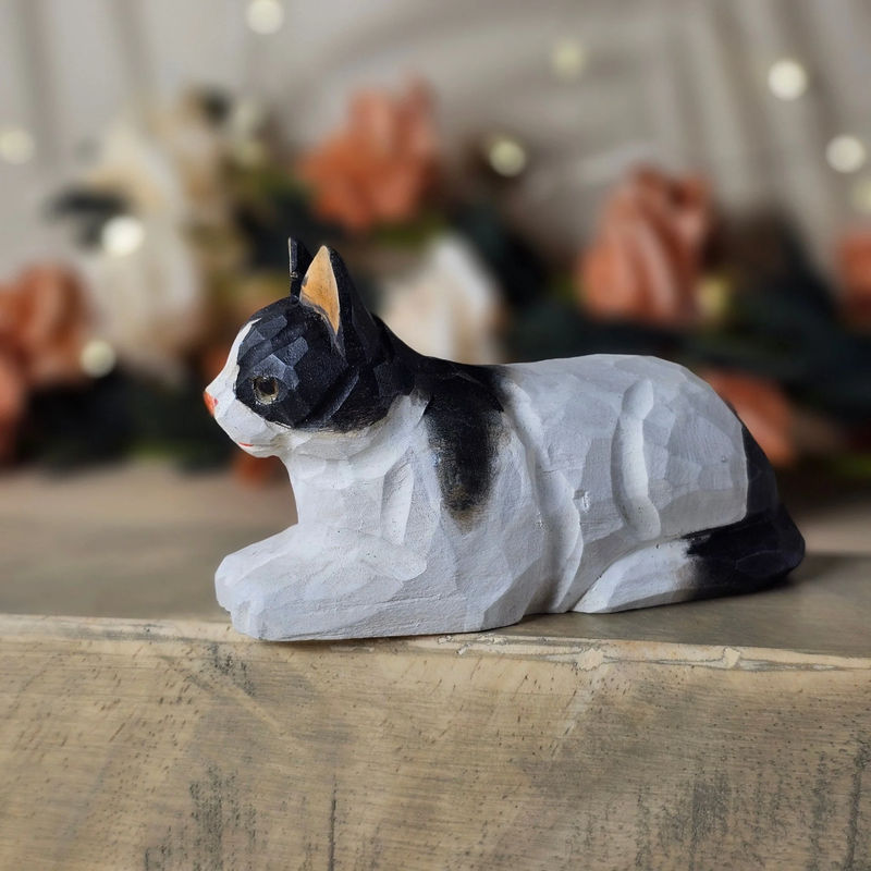 Cat Hand-Painted Figurine - Color:White-Black