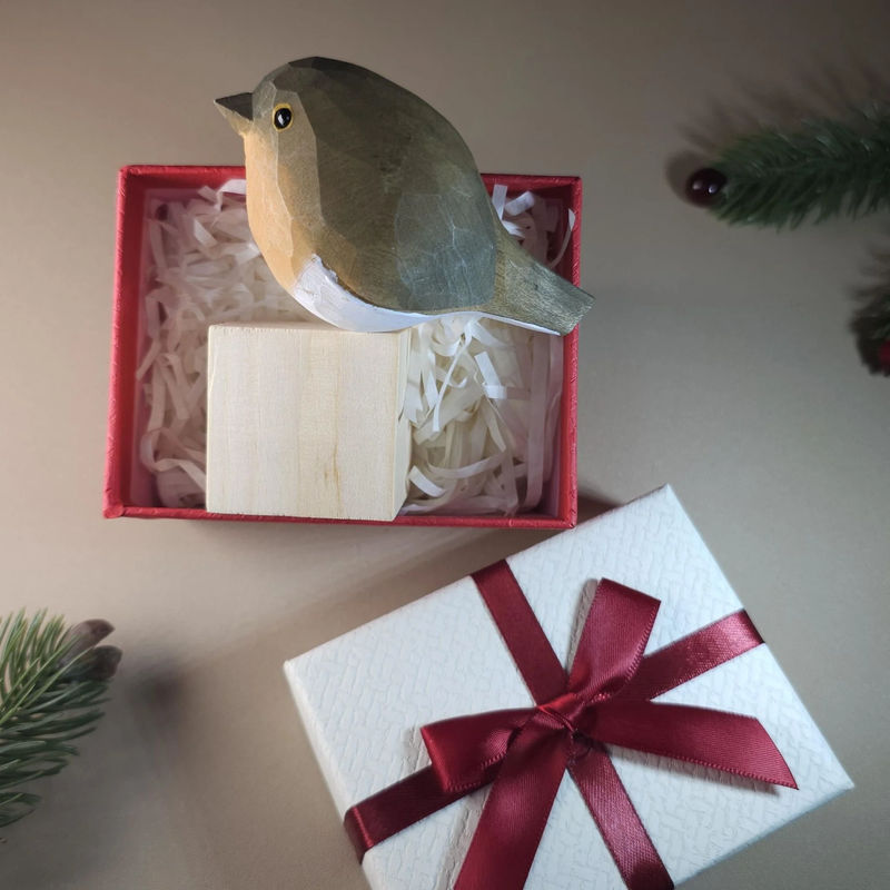 Bird Figurine comes with wooden stand and gift box packaging - Style:European Robin