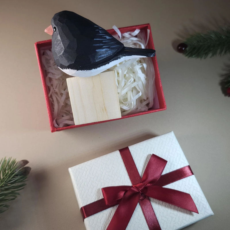 Bird Figurine comes with wooden stand and gift box packaging - Style:Junco