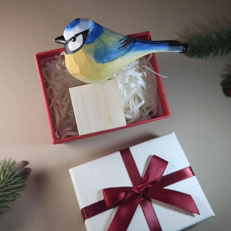 Bird Figurine comes with wooden stand and gift box packaging - Style:Eurasian blue tit