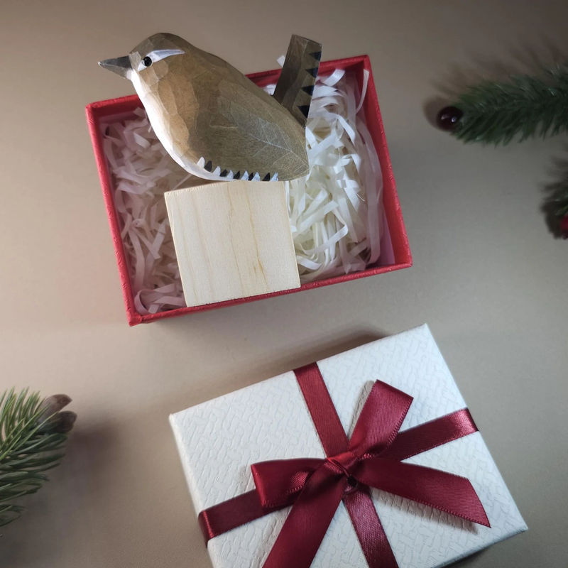 Bird Figurine comes with wooden stand and gift box packaging - Style:Winter Wren