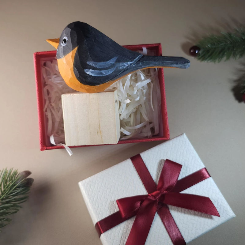 Bird Figurine comes with wooden stand and gift box packaging - Style:American Robin