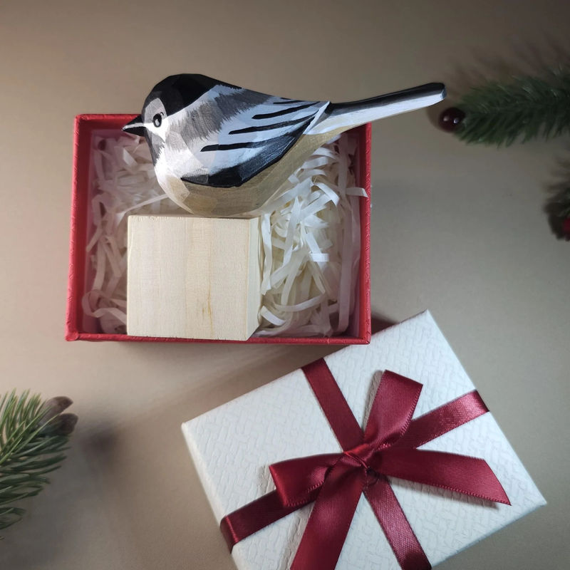 Bird Figurine comes with wooden stand and gift box packaging - Style:Chickadee