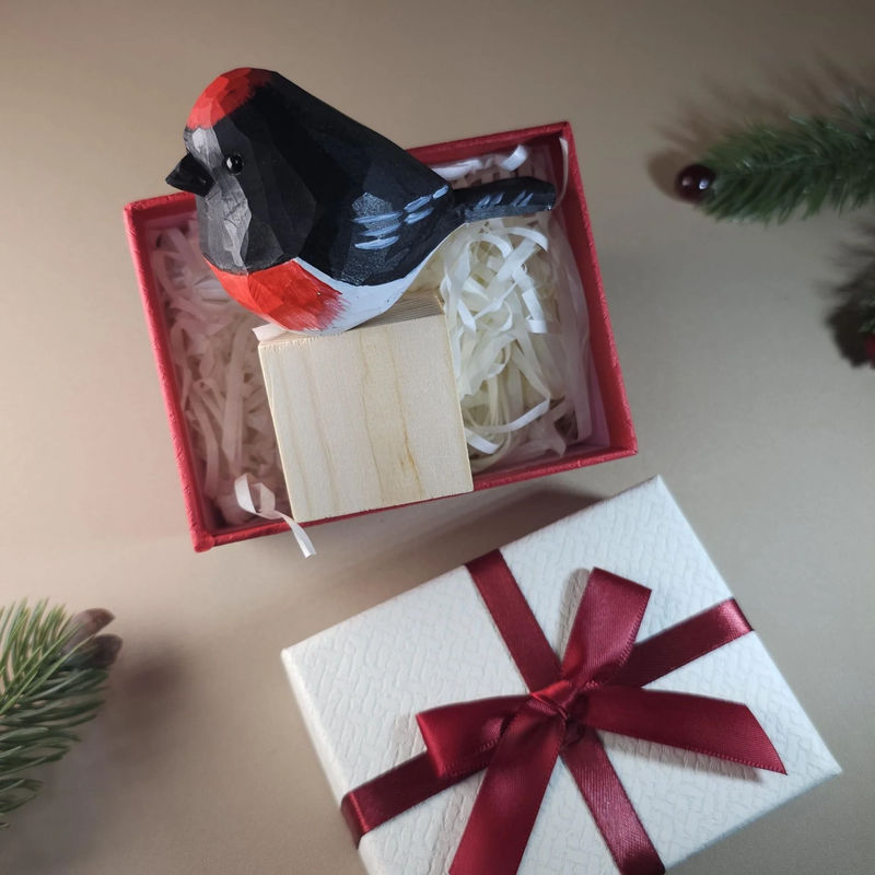 Bird Figurine comes with wooden stand and gift box packaging - Style:Australasian Robin