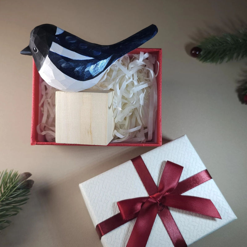 Bird Figurine comes with wooden stand and gift box packaging - Style:Magpie