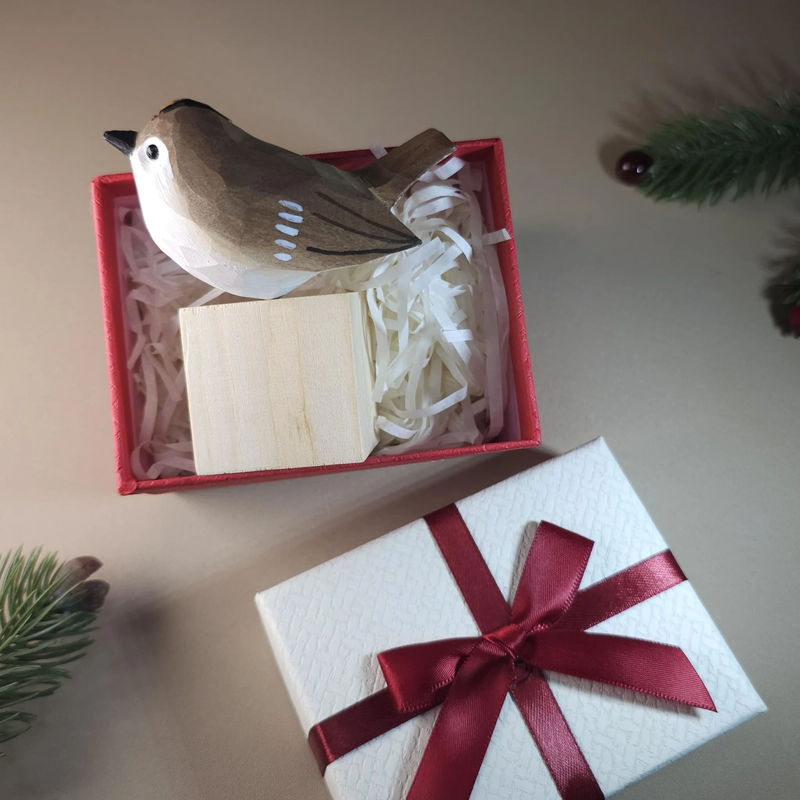 Bird Figurine comes with wooden stand and gift box packaging - Style:Goldcrest