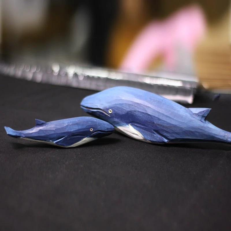 Hand-Painted Wooden Humpback Whale Figurine – Stunning Maritime Decor - Size:Pair S+L